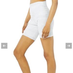 NWT ALO YOGA 7" High-Waist Vapor Short
